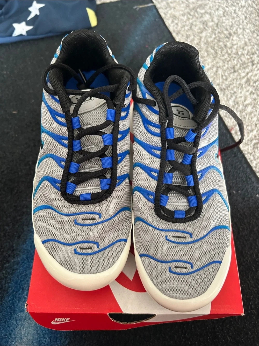 Nike Men’s Gray and Blue Mesh Lace-Up Sneakers